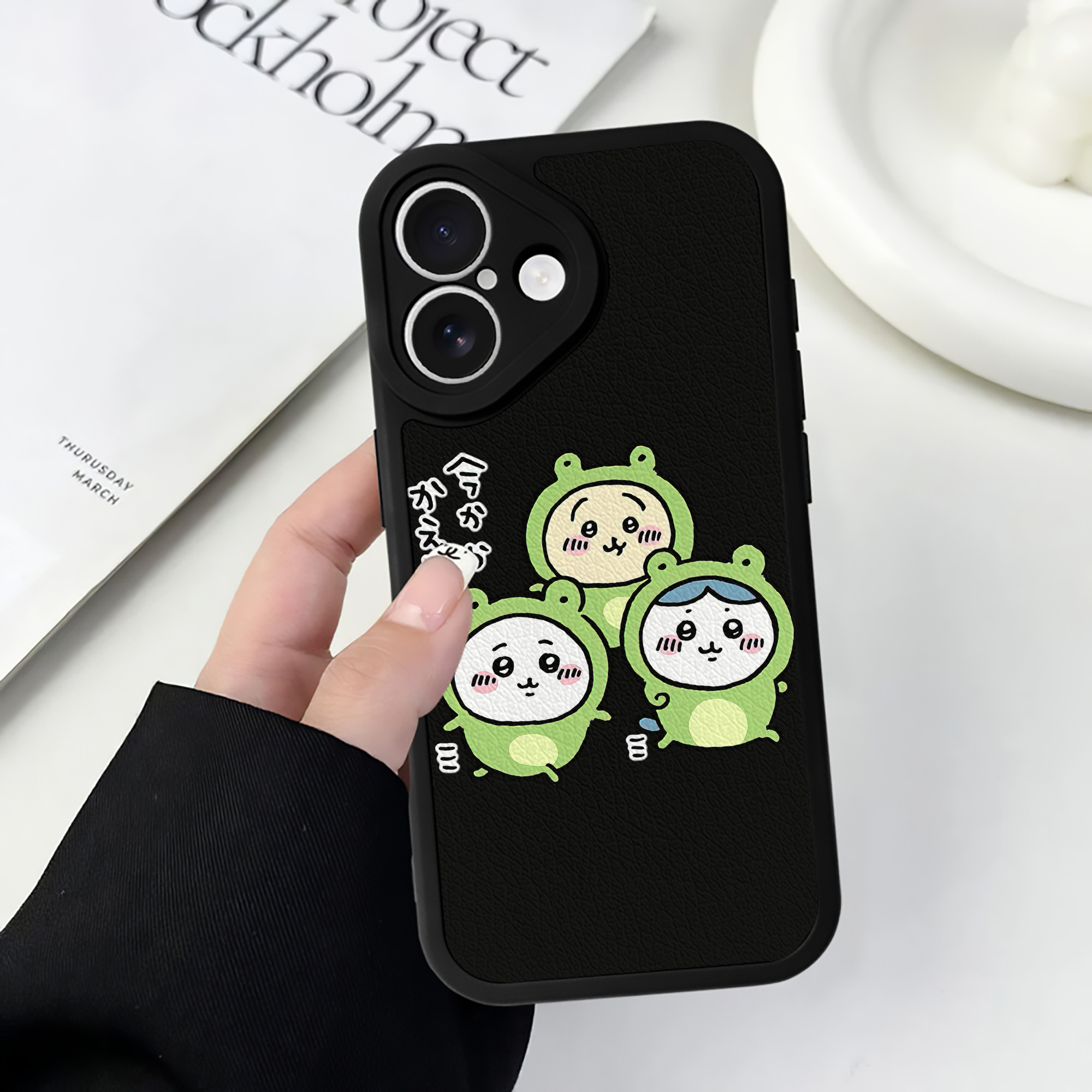 （画像用） ちいかわ ハチワレ Chii-kawa hachiware 【iPhone 16シリーズ対応】シリコンスマホケース（レザー調） 材質：シリコン